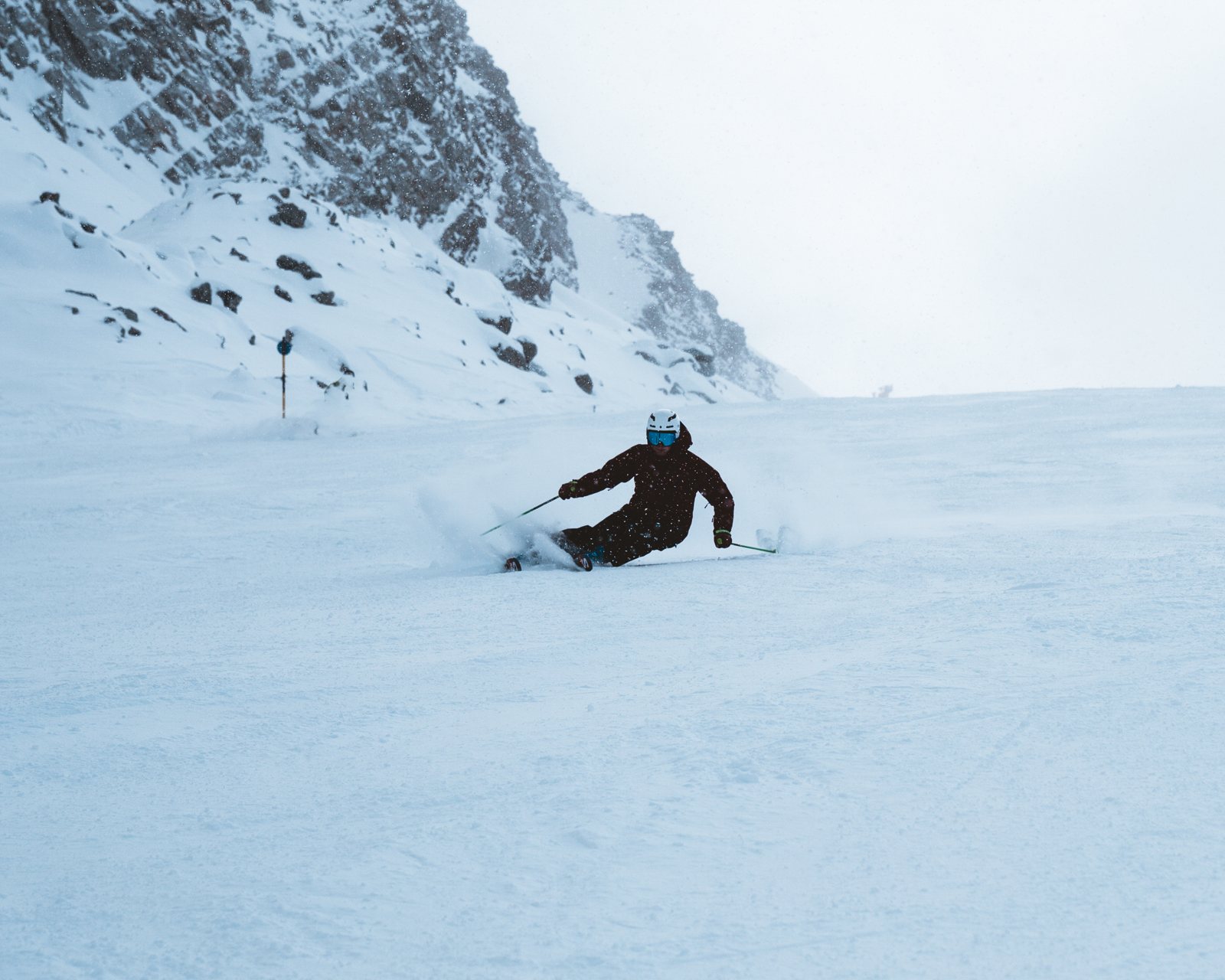 Mikkel Elgaard carver på ski