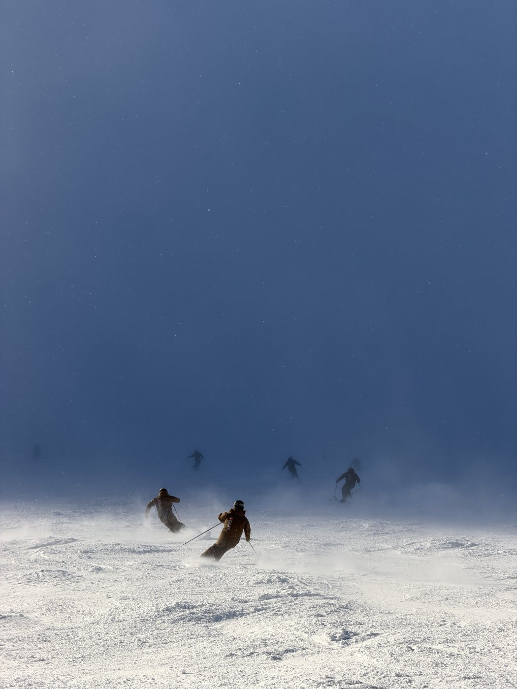 Ski gruppe i sneføg